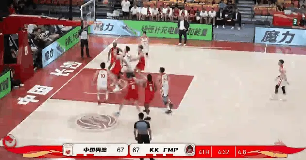 博万体育官方网站-王俊杰拼下前场板未能打进，目前14中5得到14分14篮板